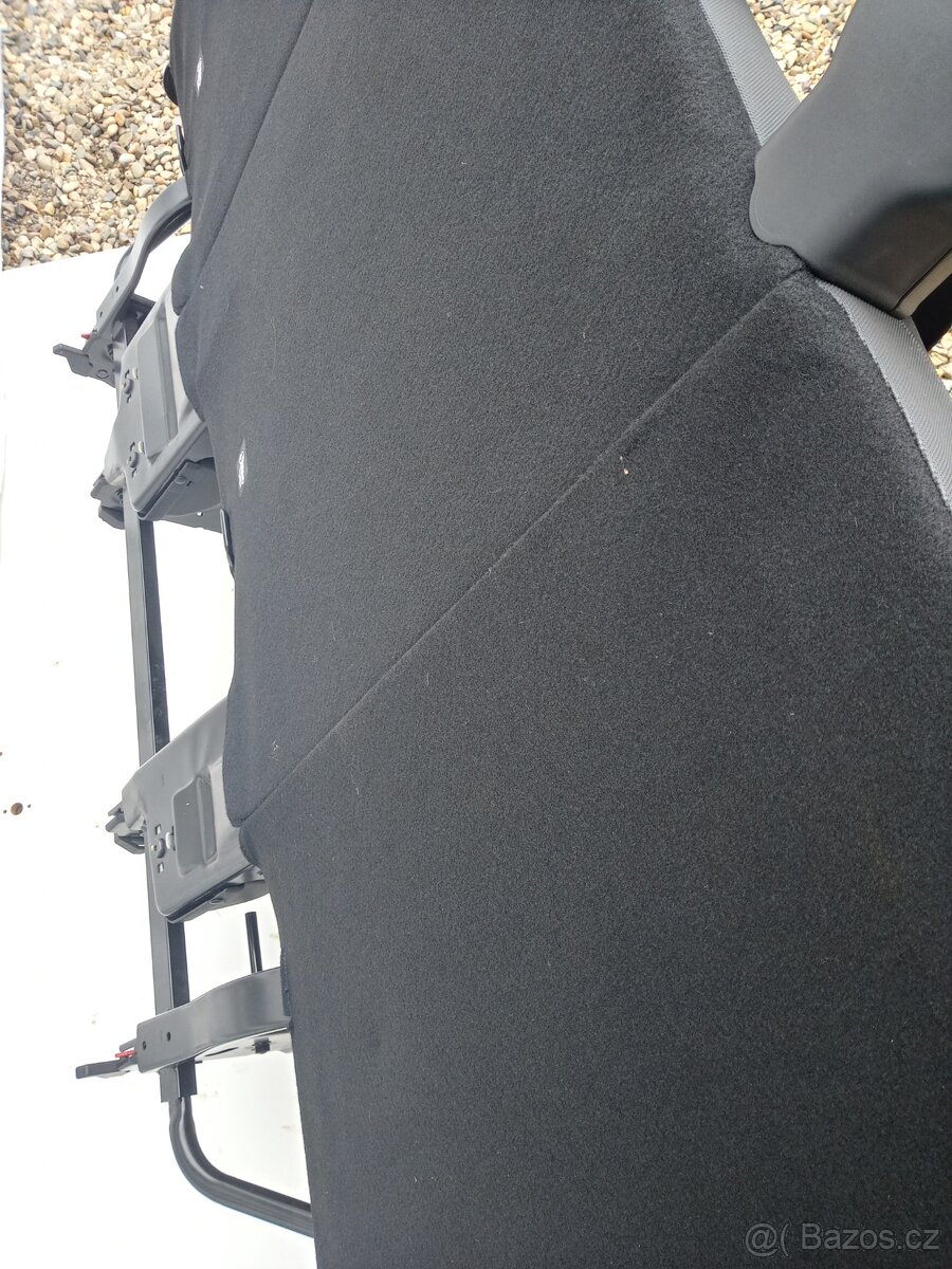 PRODÁM TROJSEDAČKU S INTEGROVANÝMI PÁSY RENAULT MASTER 2019 - 7