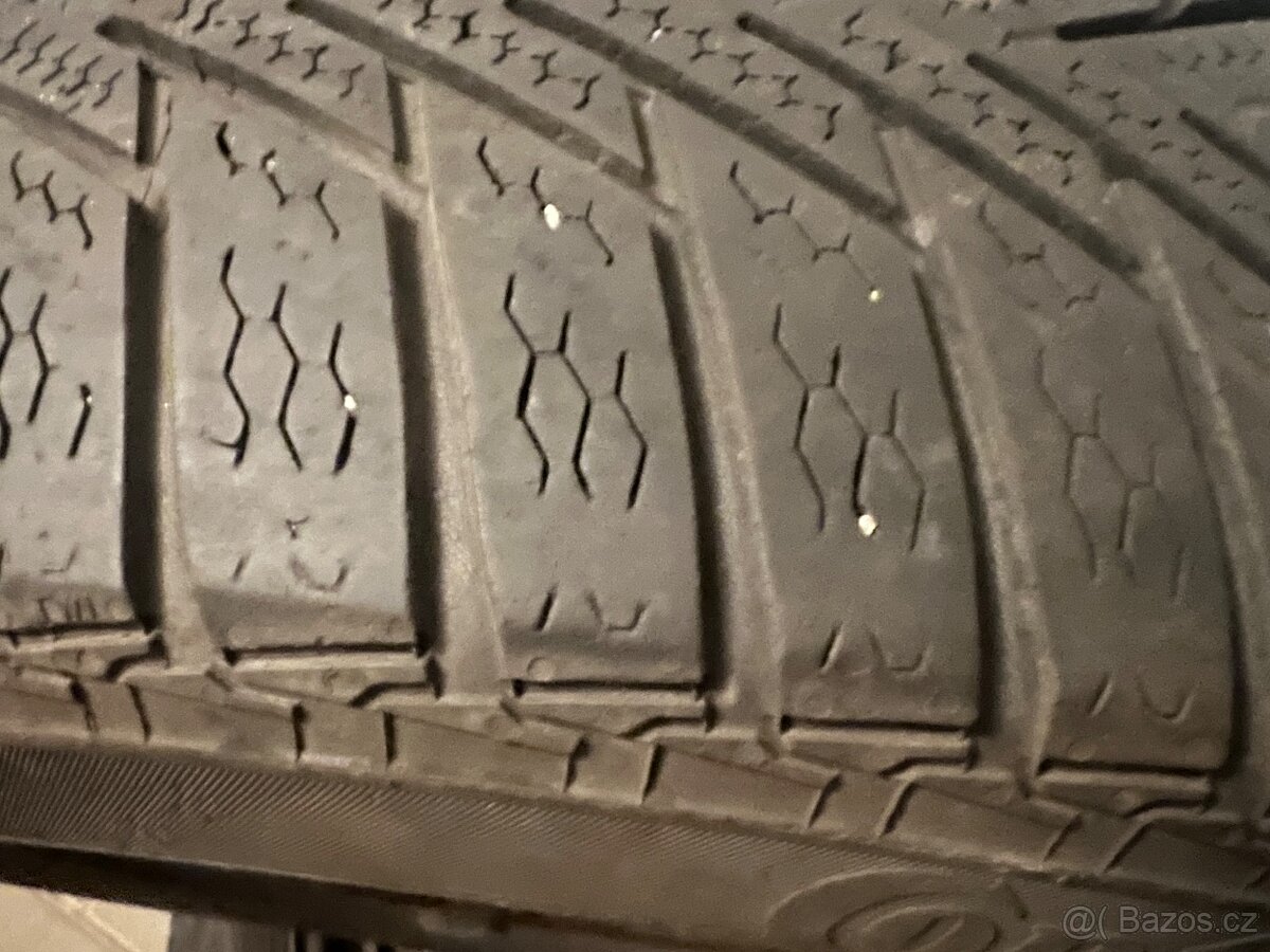 4 zimní pneu na plecháčích - 185/60 R15 Nokian a Continental - 7