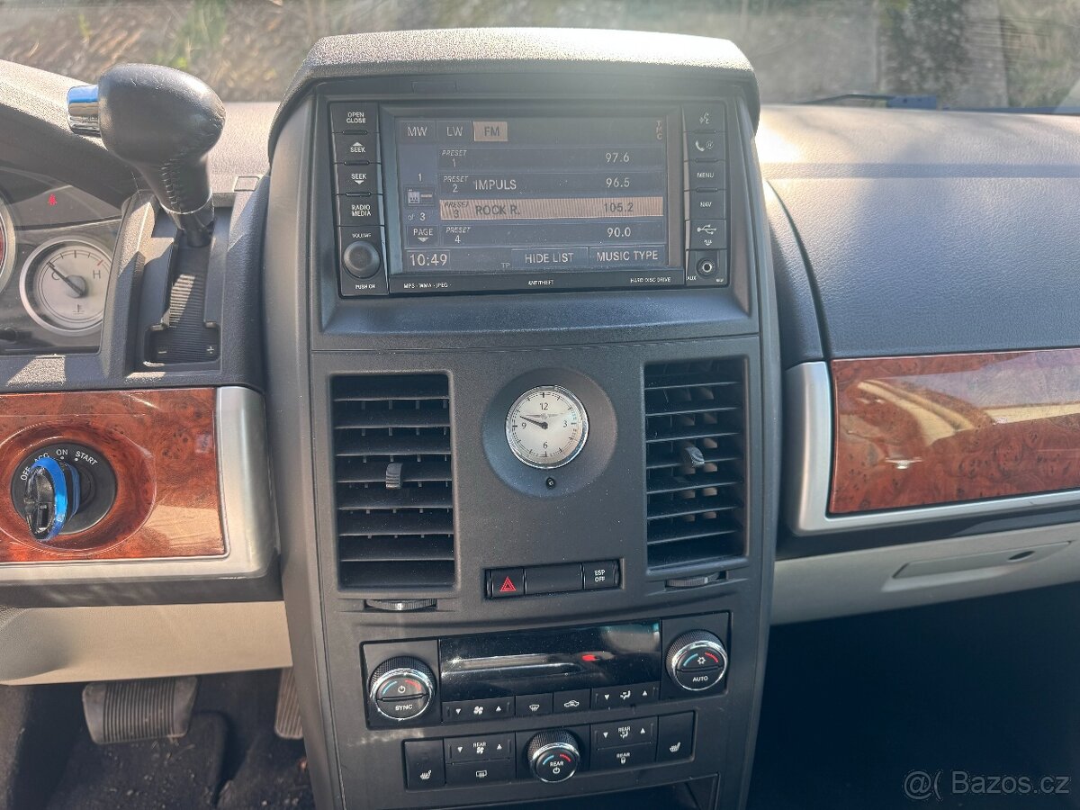 Prodám Chrysler Voyager RT - 7