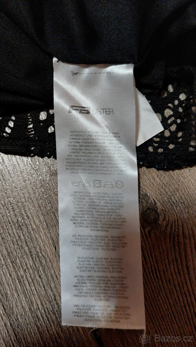 Černé krajkové šaty - 7