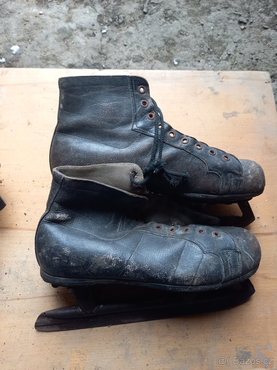 Starodávné kožené brusle - 7