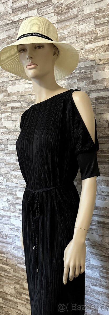 Nové černé šaty Infinite - 7