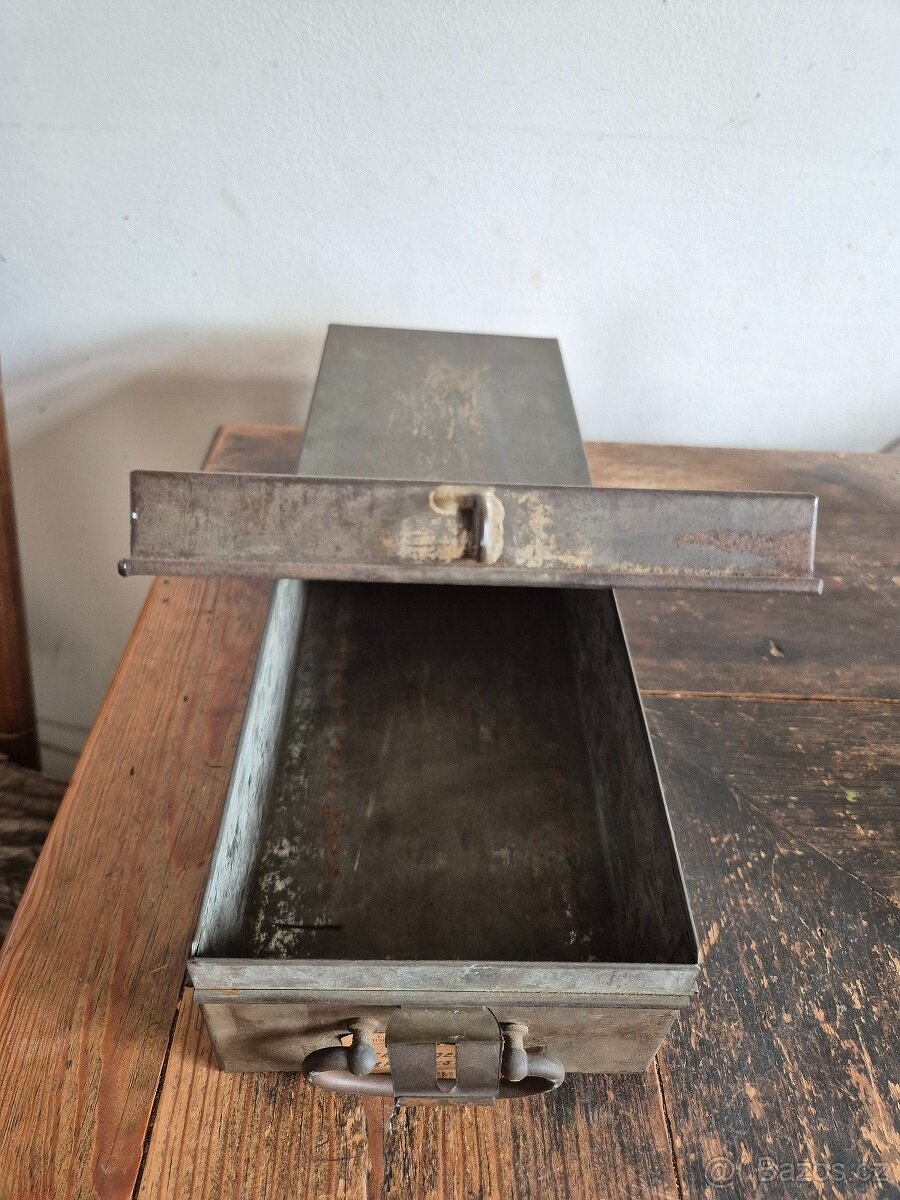 Stará vojenská plechová dóza / krabice / kastlík - 7