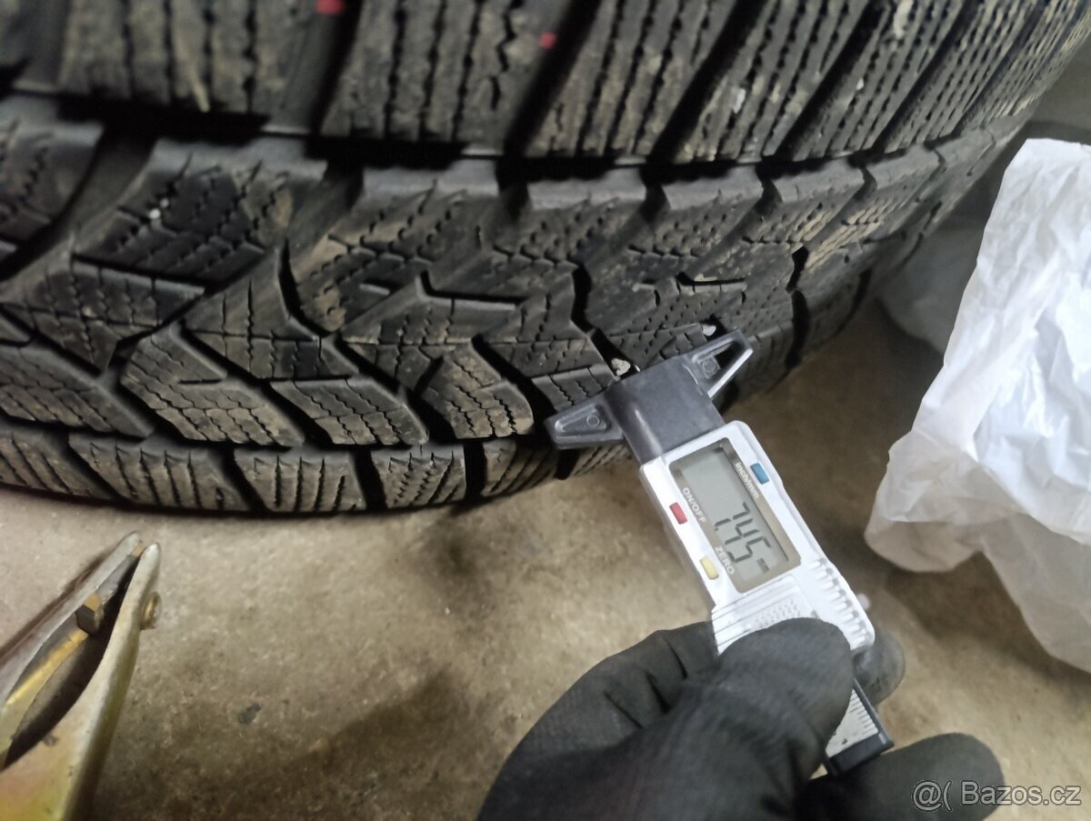 17´´ Zimni TOYOTA RAV4 CHR 215/60 R17 5x114,3 - 7