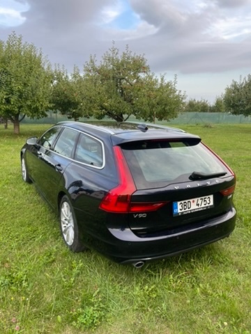 Prodám Volvo V90 D4 AWD - 140 Kw - 7