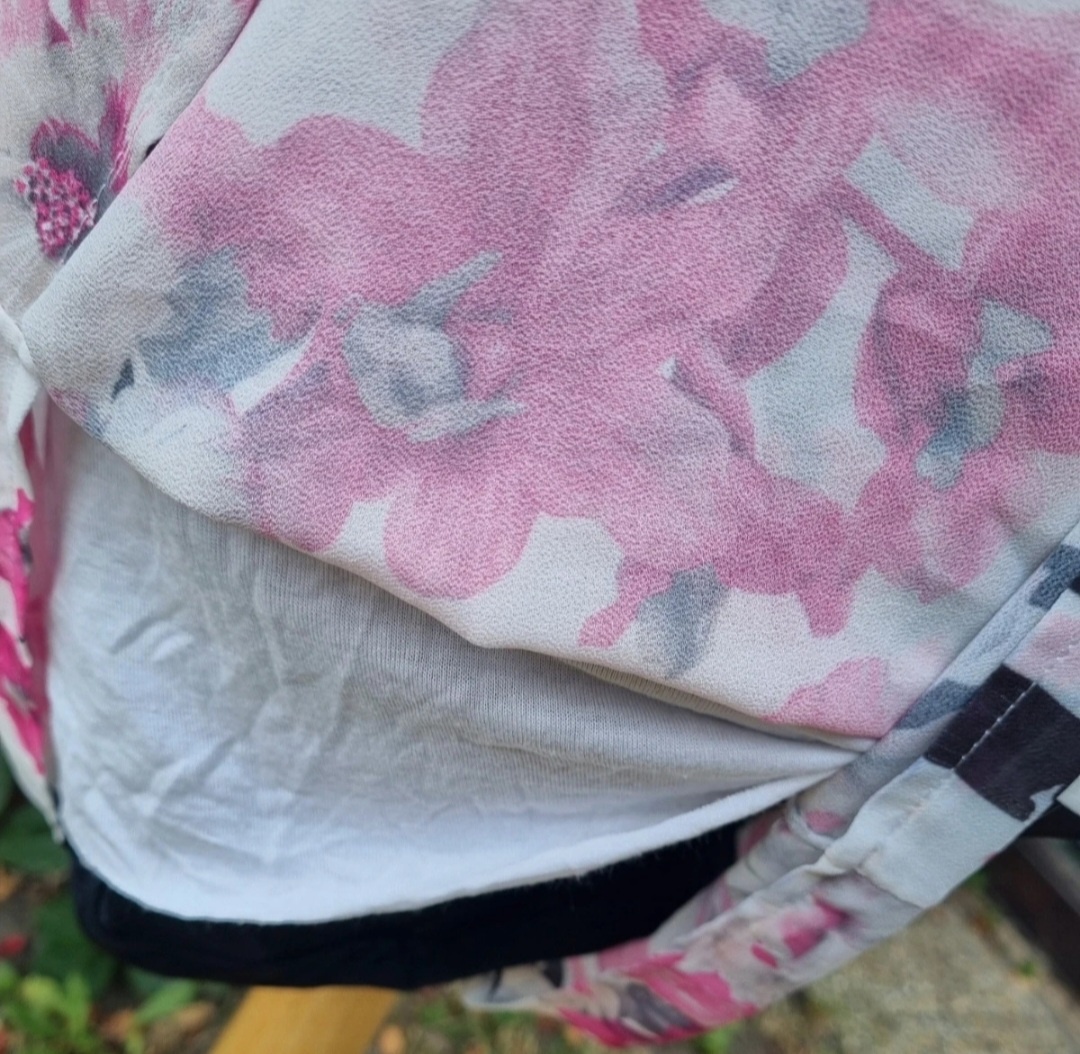 Lehké vzdušné šaty. M 38 10 - 7