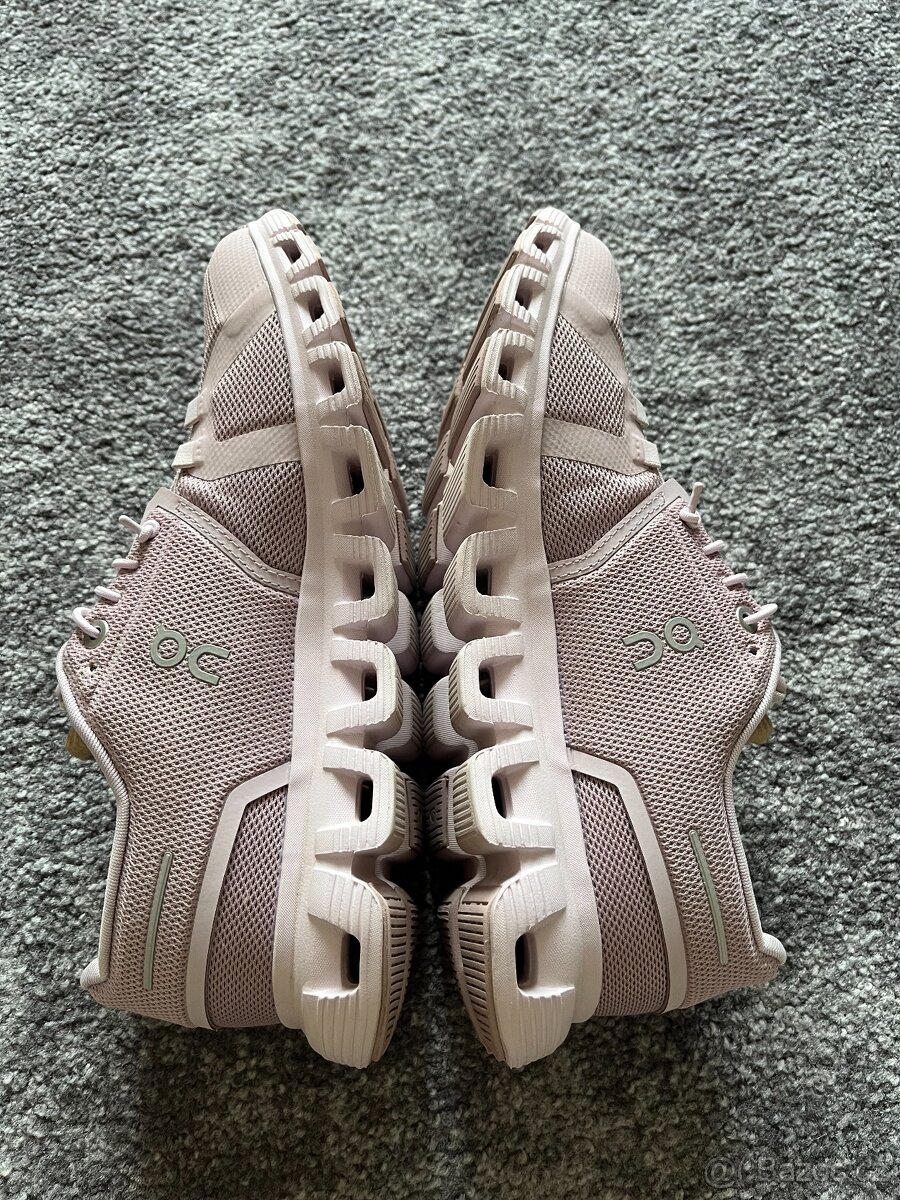 On Running, model Cloud 6, velikost 38,5 - 7