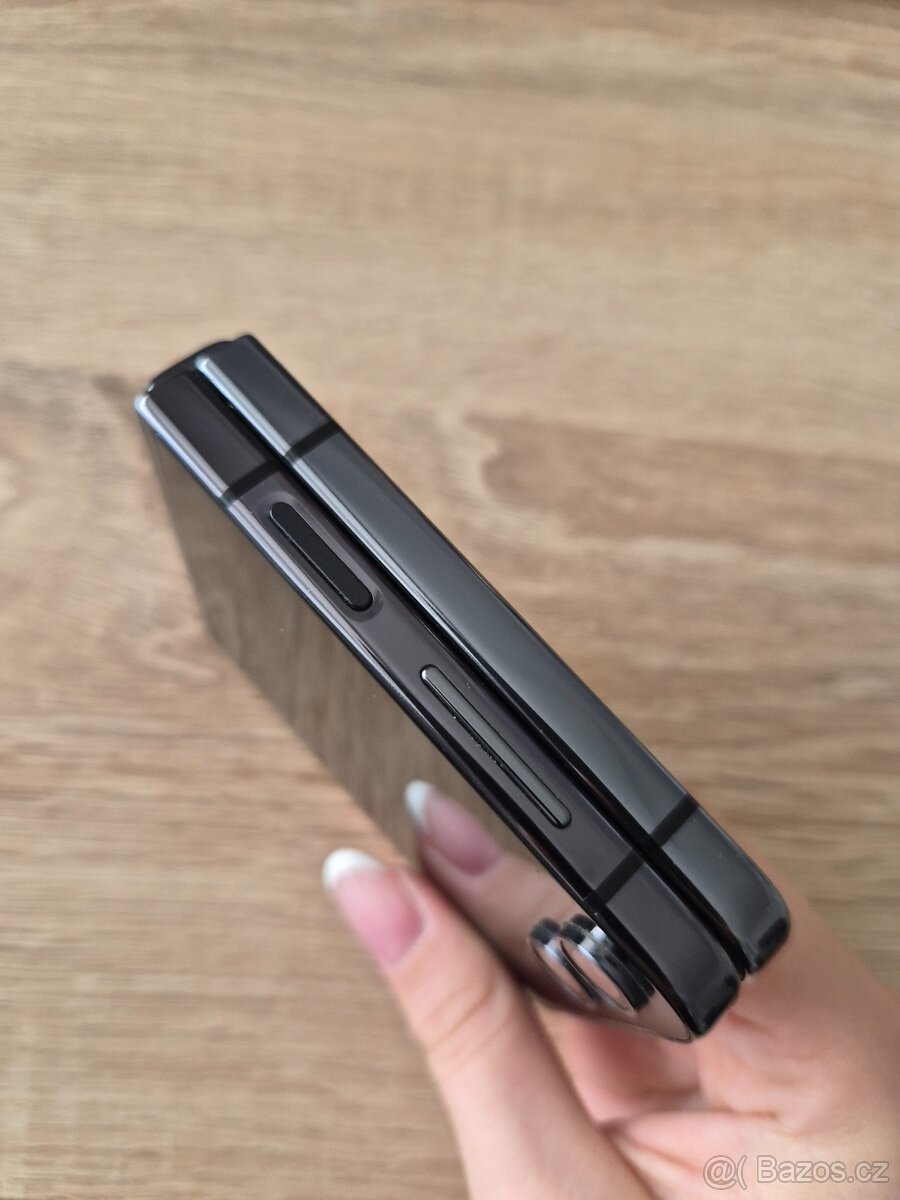 Samsung Galaxy ZFlip 5 / 256GB - 7