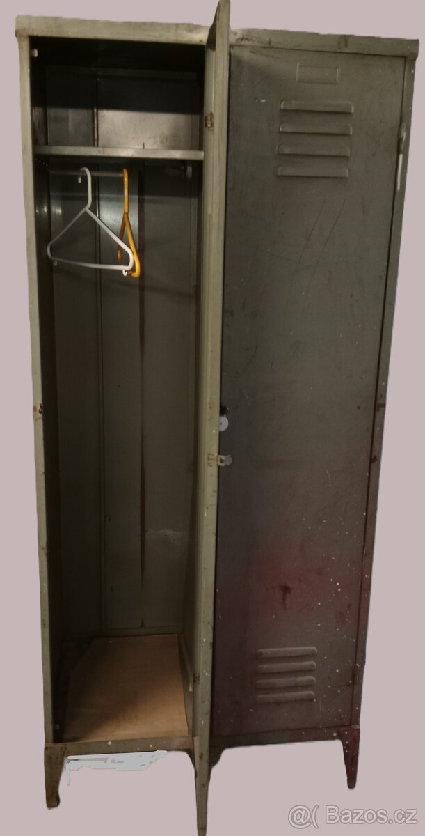 ŠATNÍ SKŘÍŇ - PLECHOVÁ - 7