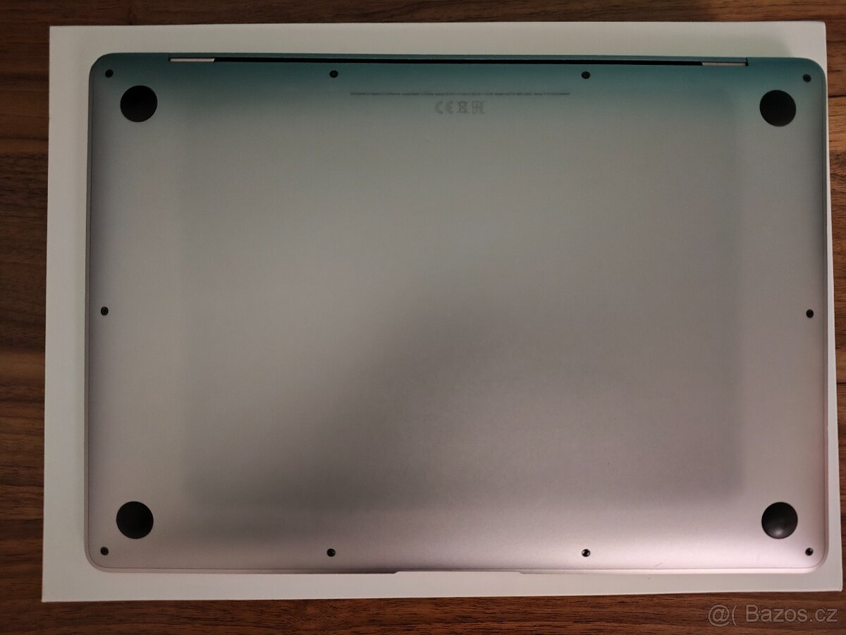 MacBook Air 2020 | i3 • 8GB • 256GB SSD - 7