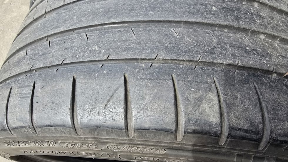 Letní pneu 265/35/19 Michelin - 7