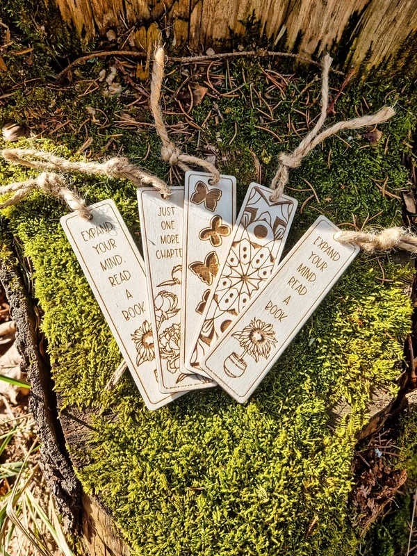 Dřevěná záložka do knihy s originálním designem V3 - 7