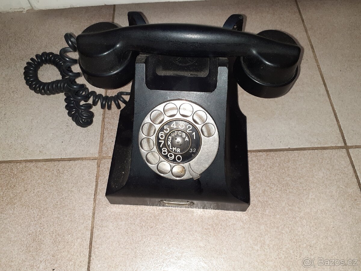 Historické telefony - 7