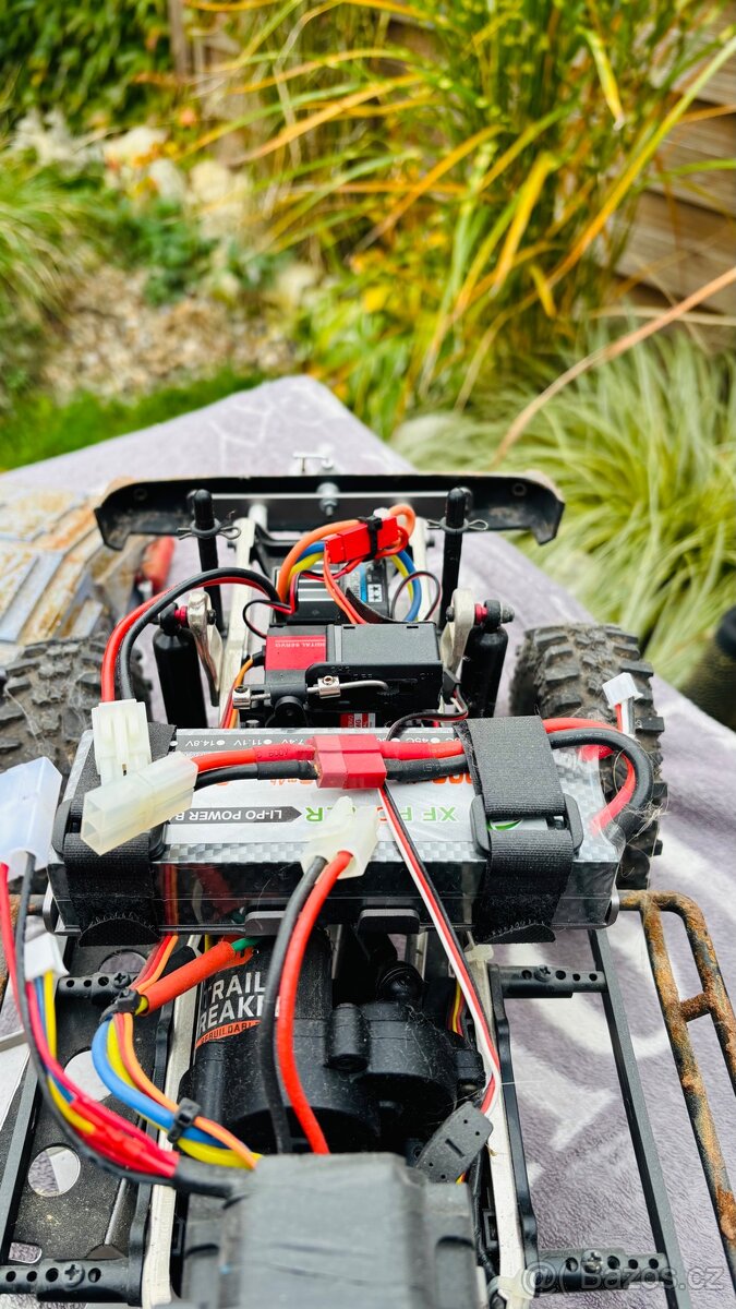 Prodám RC auta + spoustu náhradních dílů a doplňků - 7