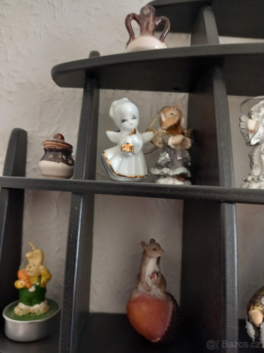 Polička + miniatury - 7