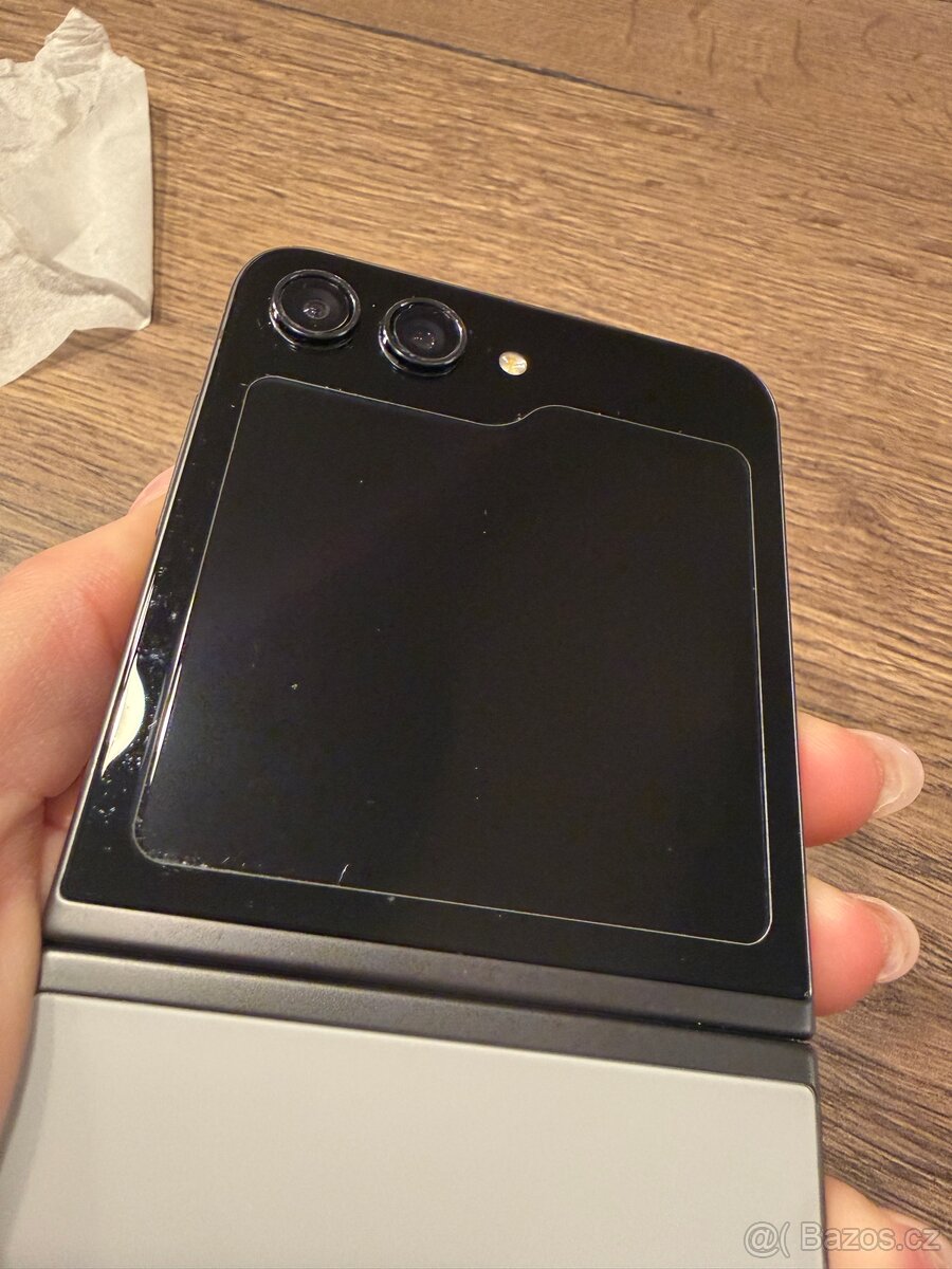 Samsung Galaxy ZFlip5 - 7