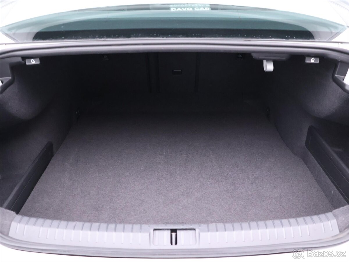Volkswagen Passat 2,0 TSI 200kW DSG CZ R-line DPH (2019) - 7