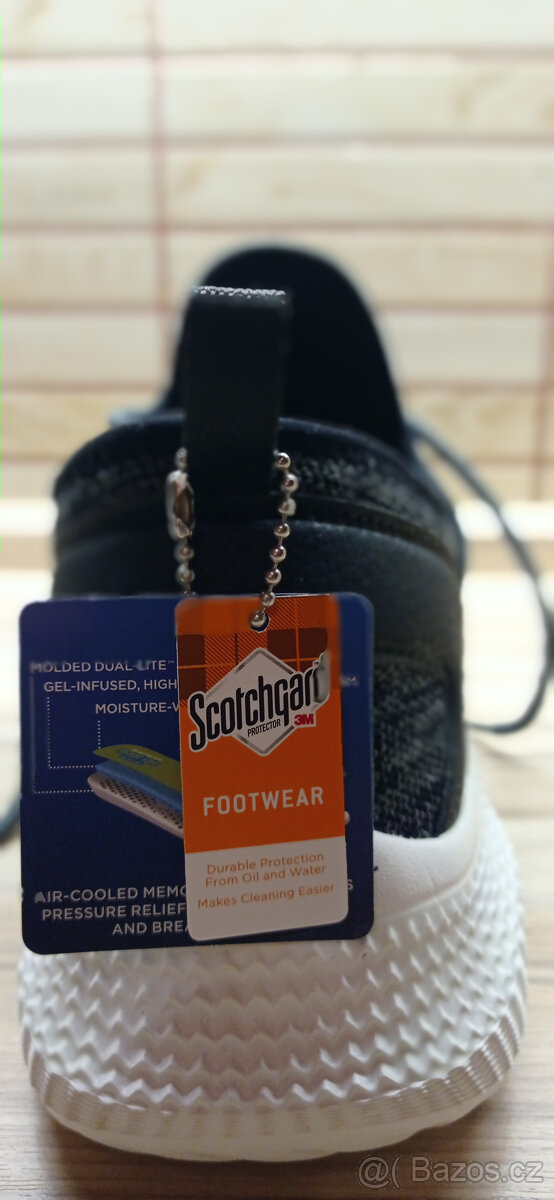 SKECHERS Air-Cooled MEMORY FOAM - 7