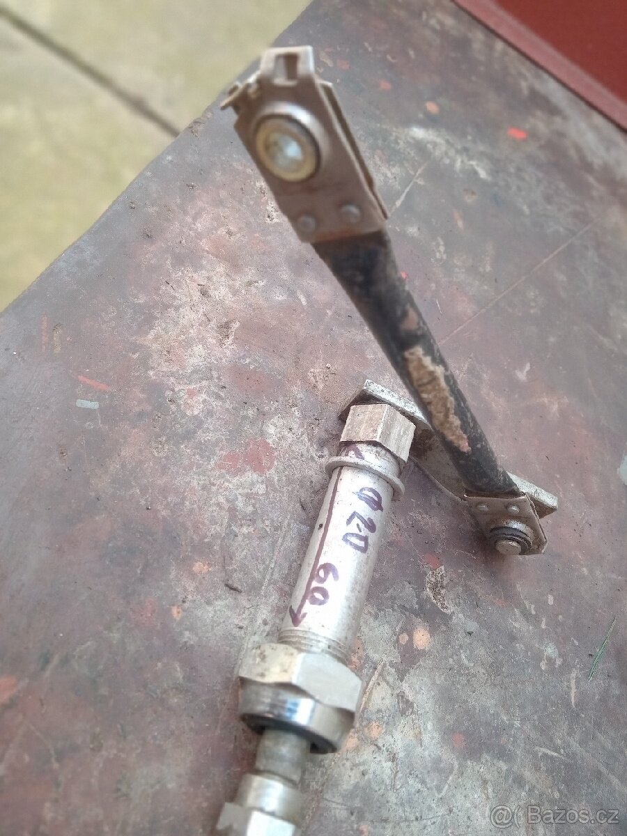 Náhradní díly na traktor Zetor - 7