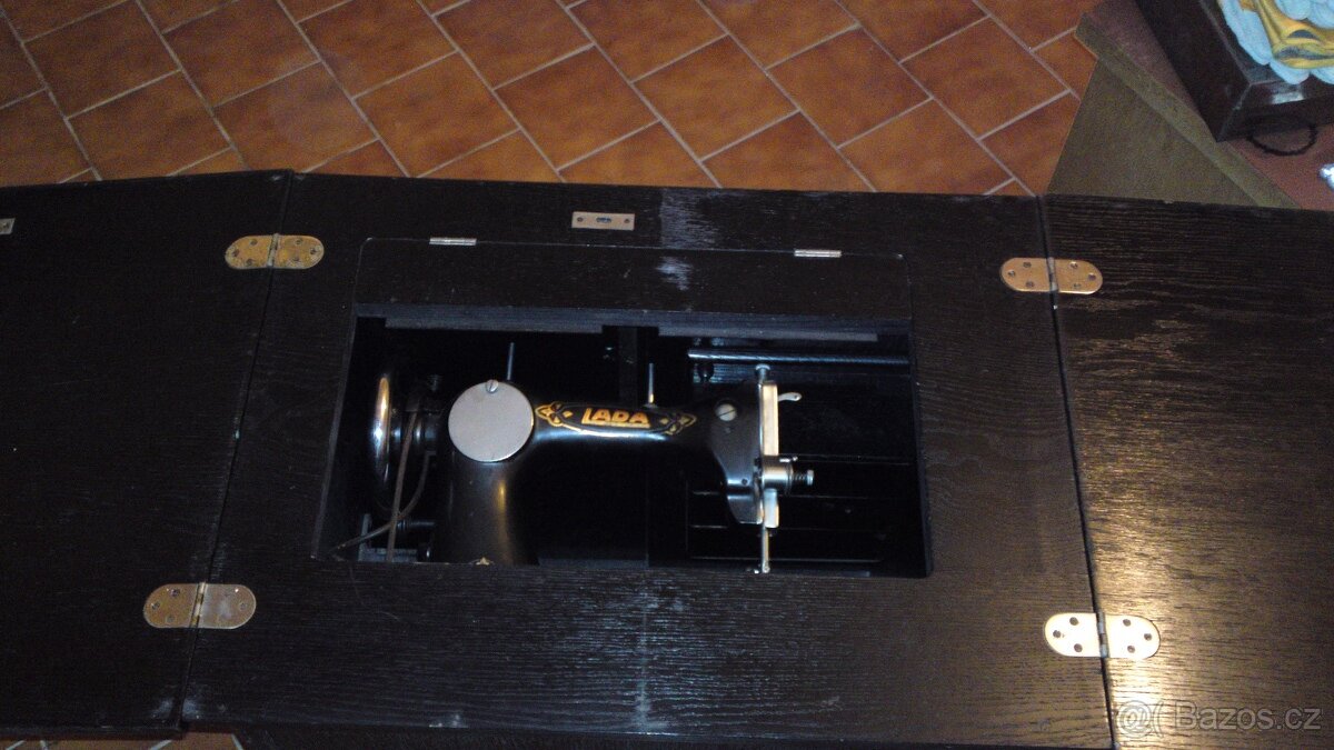 Šicí stroj Lada - 7