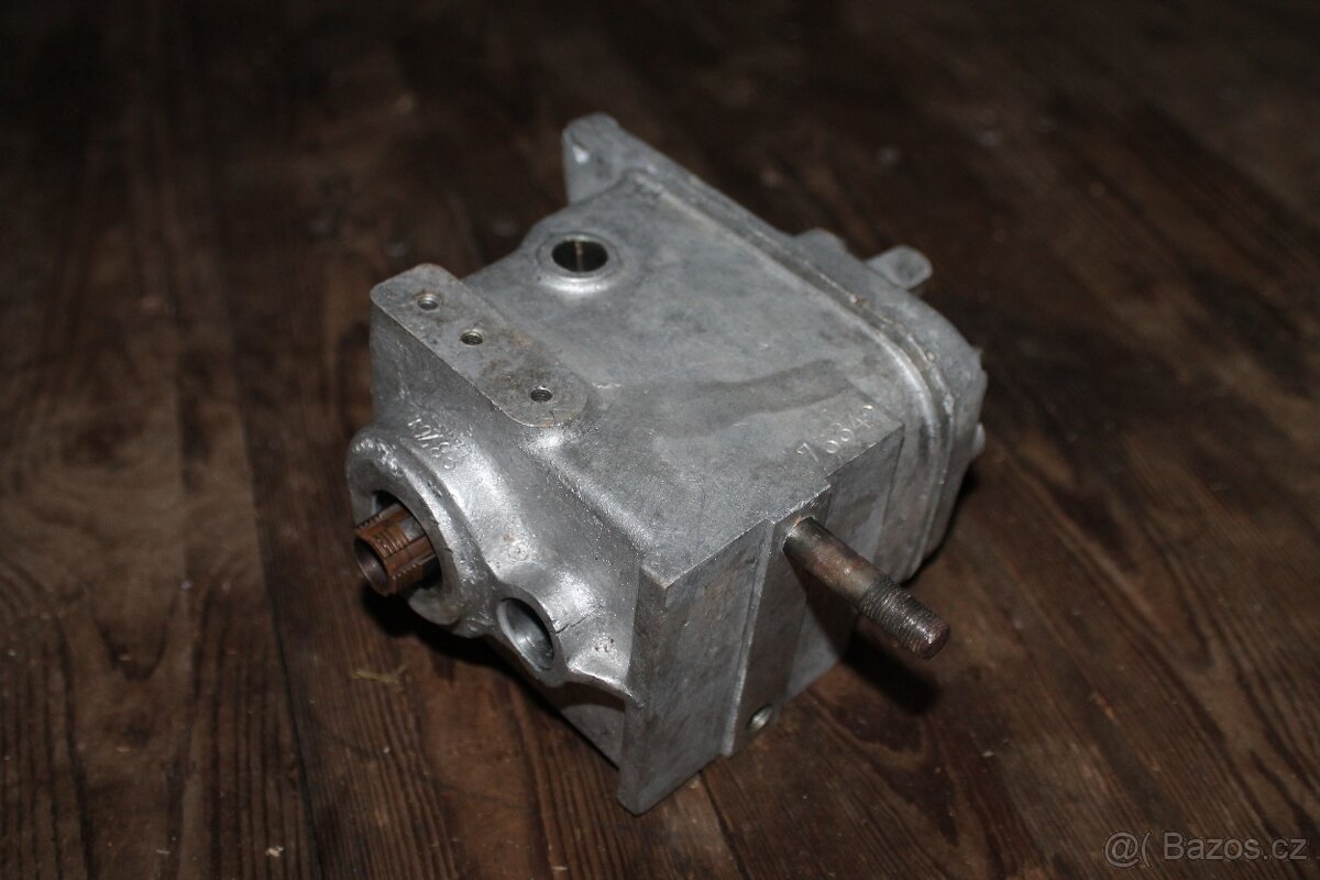 Jawa Special 250 přírubová obal převodovky - 7