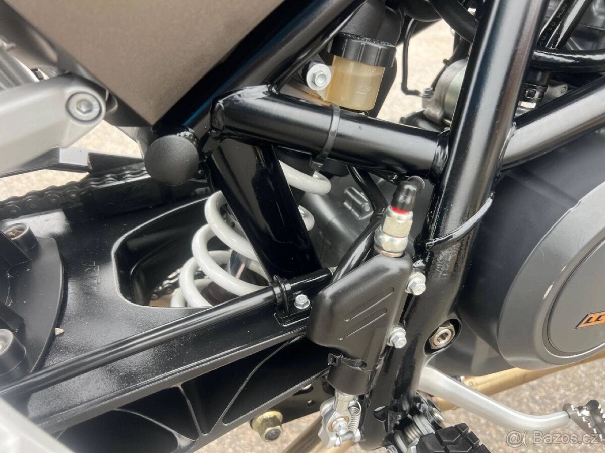 Prodám KTM 690 SUPERMOTO - 7