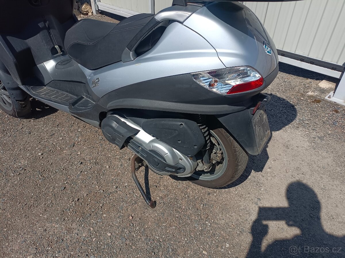 Piaggio MP3 400 stříbrná - 7