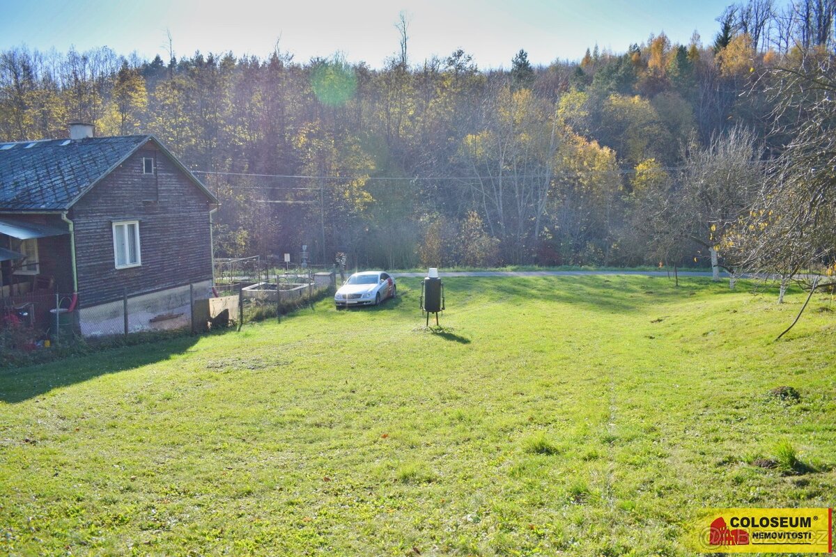 Lovčice, pozemek 1.232 m2, sítě – pozemek, ev.č. E370L016 - 7