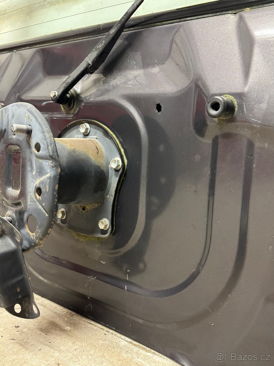 Suzuki Jimmy, zadní 5. (páté) dveře - 7