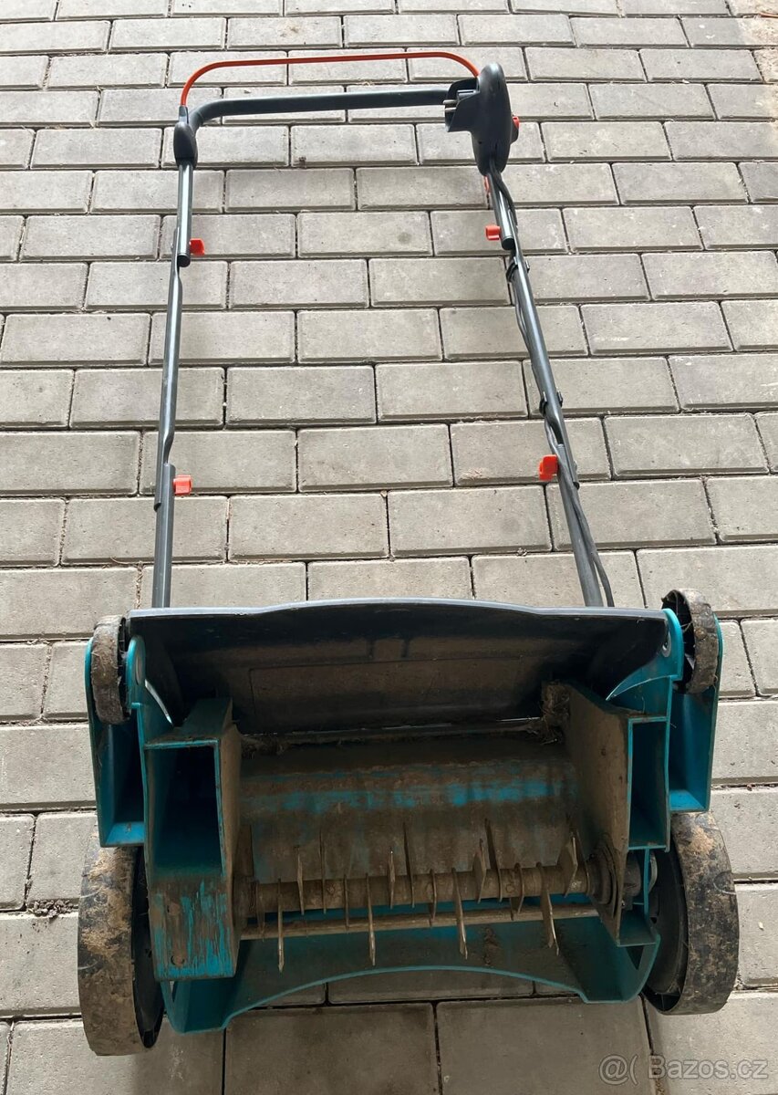 Elektrický vertikutátor Gardena EVC 1000 se sběrným košem. - 7