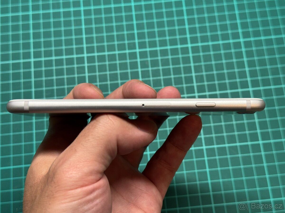 Apple iPhone 7 128 GB silver + náhradní díly - 7