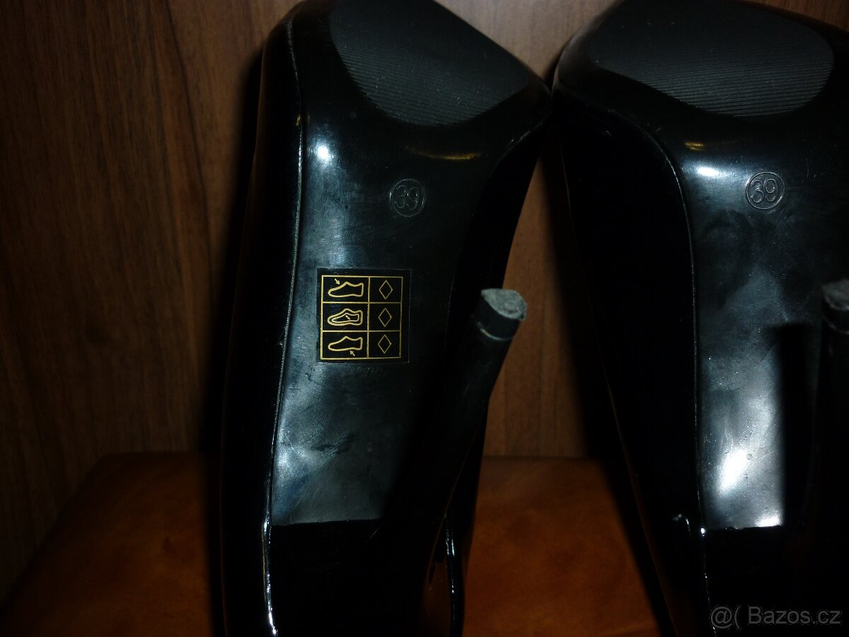 Černé lakované lodičky Juliet - 7