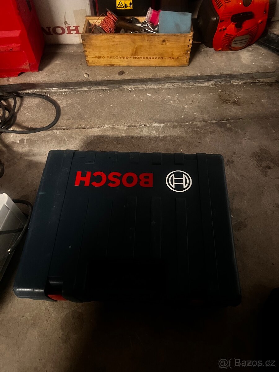 2x kombinované kladiva Bosch a dewalt s příslušenstvím - 7