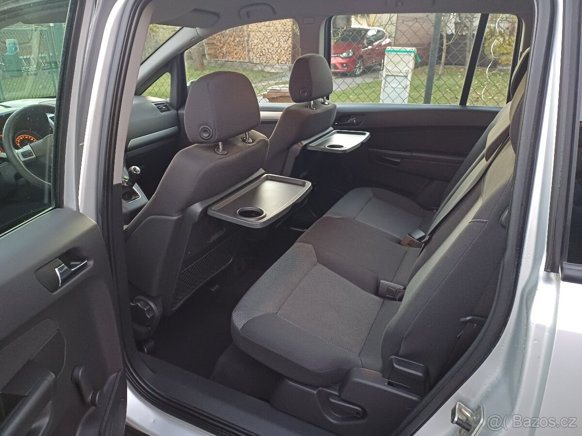 LPG ... 7 místné..Benzínová Opel Zafira 1.8 ... - 7
