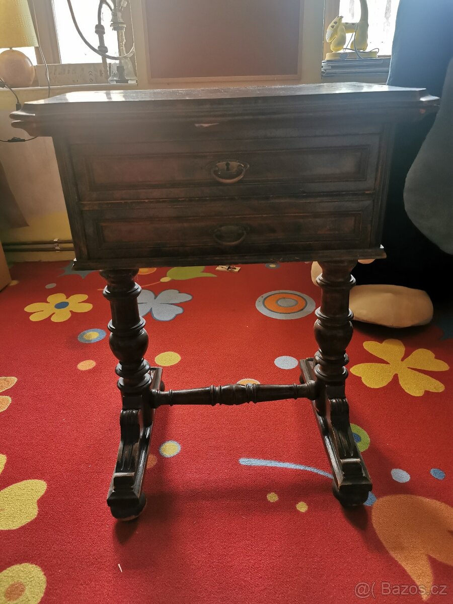 Starožitný šicí stolek - 7
