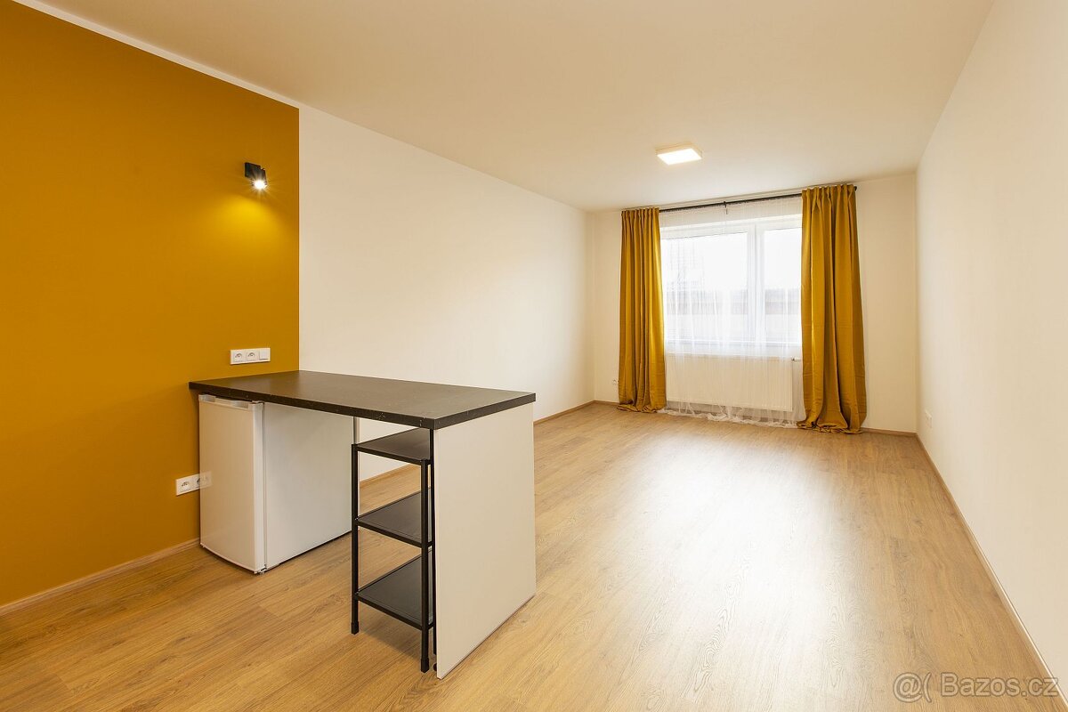 Pronájem nového bytu 1+kk v centru Pardubic - 7