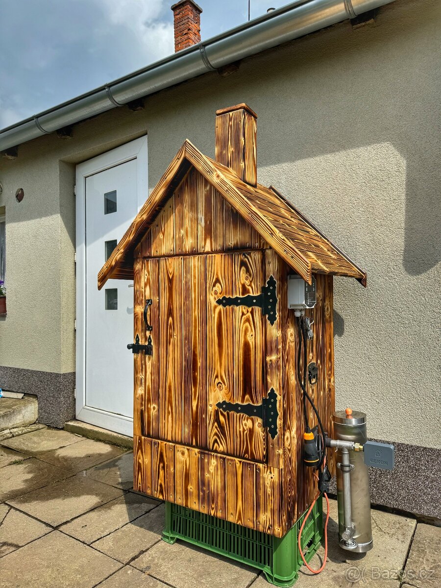 Dřevěná udírna - 7