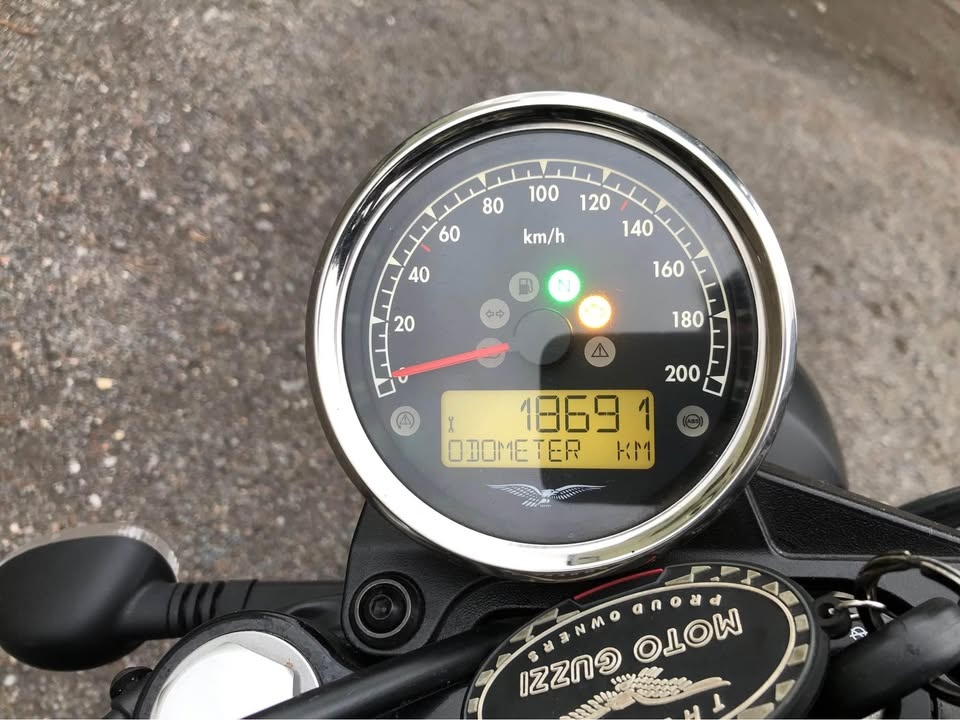 Moto Guzzi V7 Stone 2018 - 7