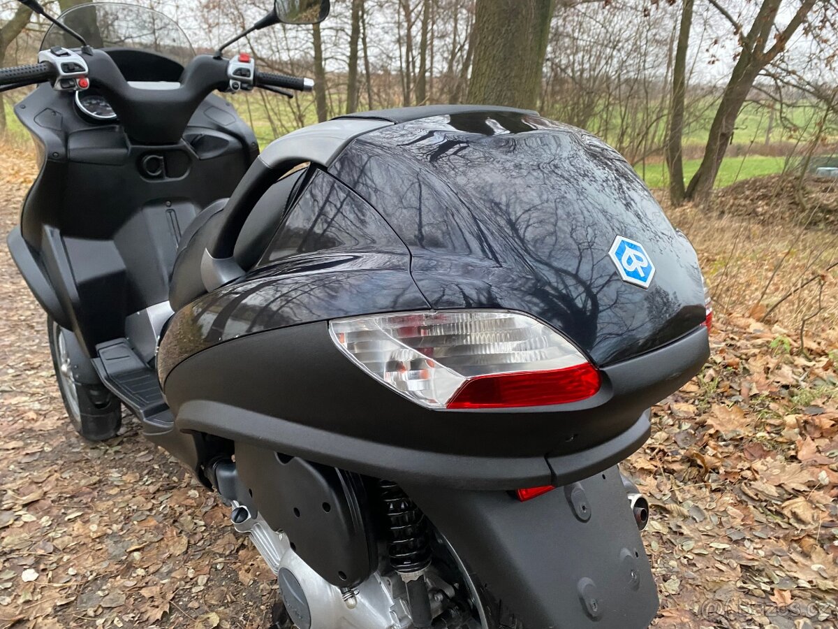 Piaggio MP3 - 7