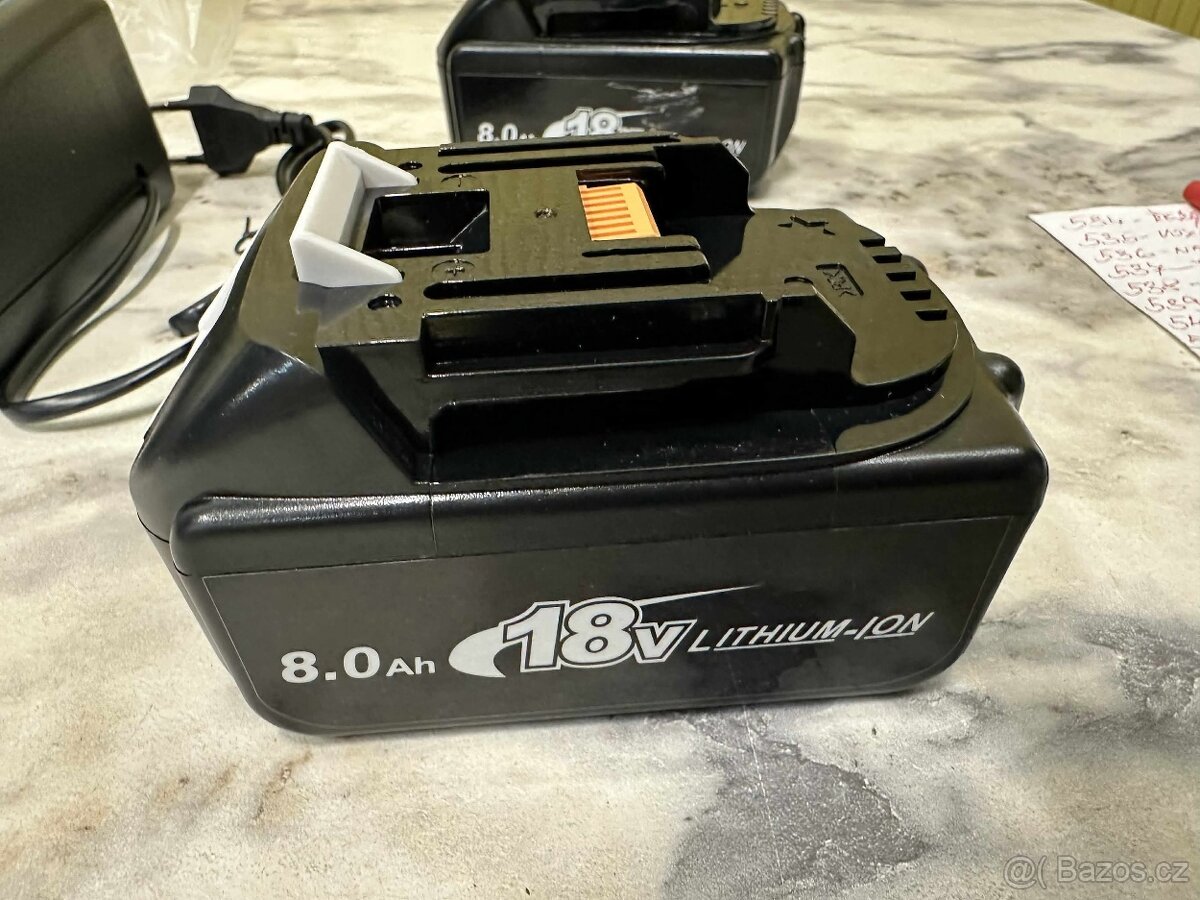(543) Nabíječka + 2× baterie 18V 8. - 7