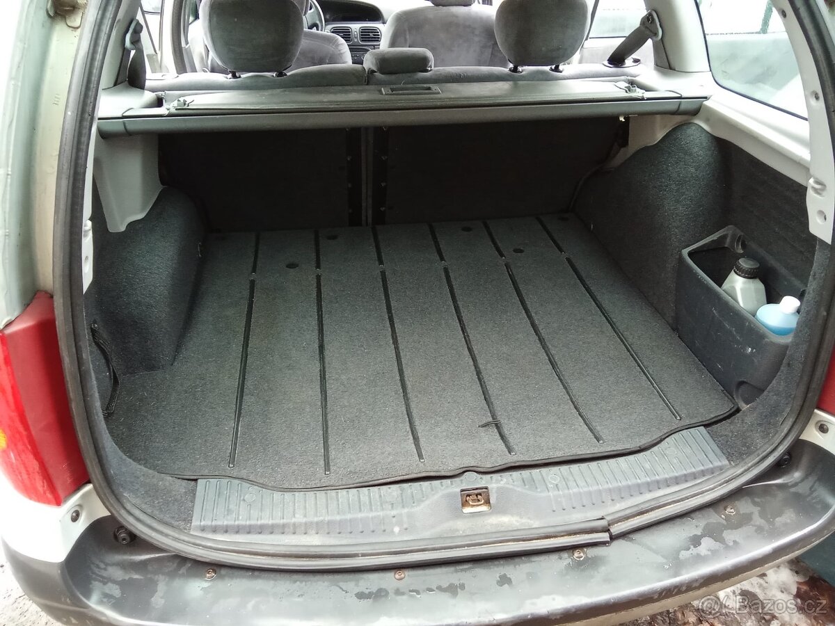 Renault Megané 1.6 16v Grandtour - 7