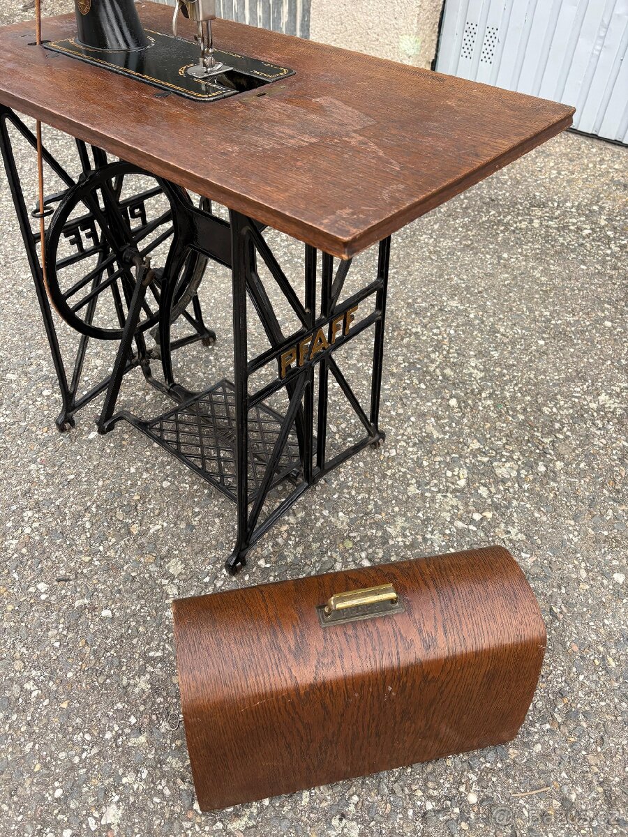 Starý šicí stroj Pfaff - 7