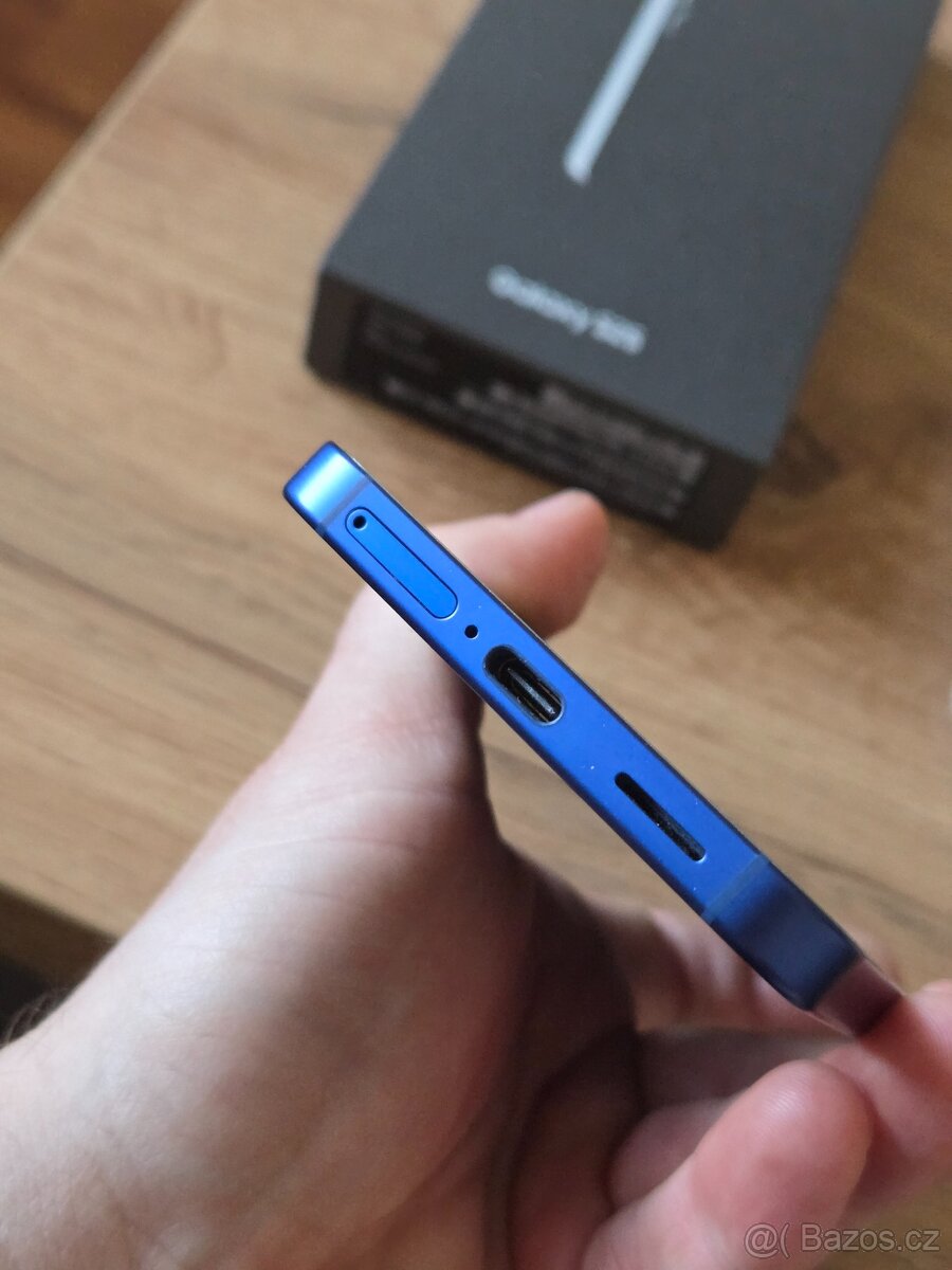 Samsung s25 256GB modrý - 7