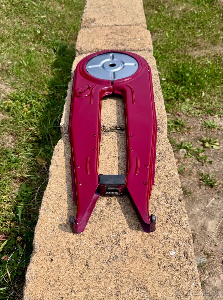 ČZ 125 175 250 - kryt řetězu - 7