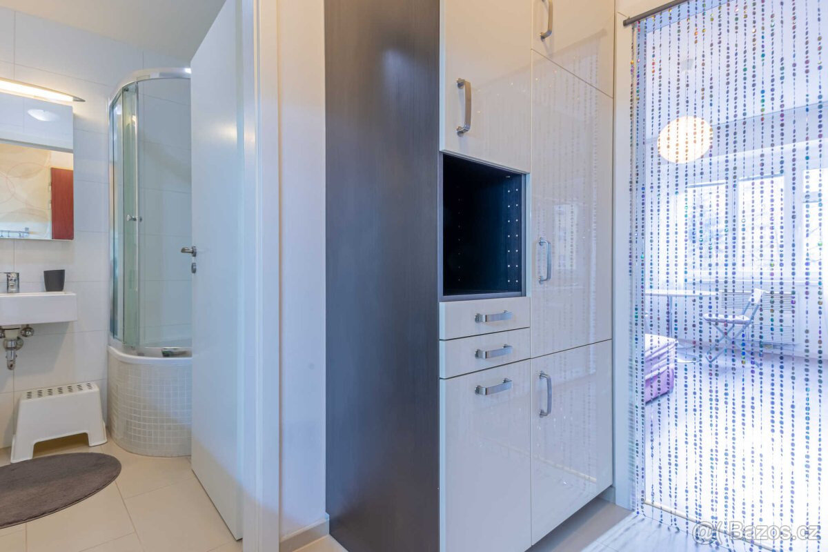 Pronájem bytu 1+1, U Pernštejnských, Praha - Nusle, Praha 4 - 7