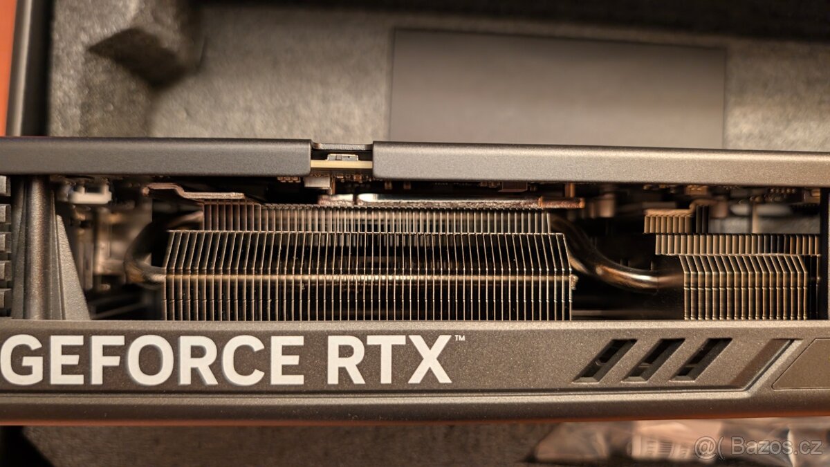 ASUS ROG Strix GeForce RTX 4070 SUPER OC 12 GB - 7