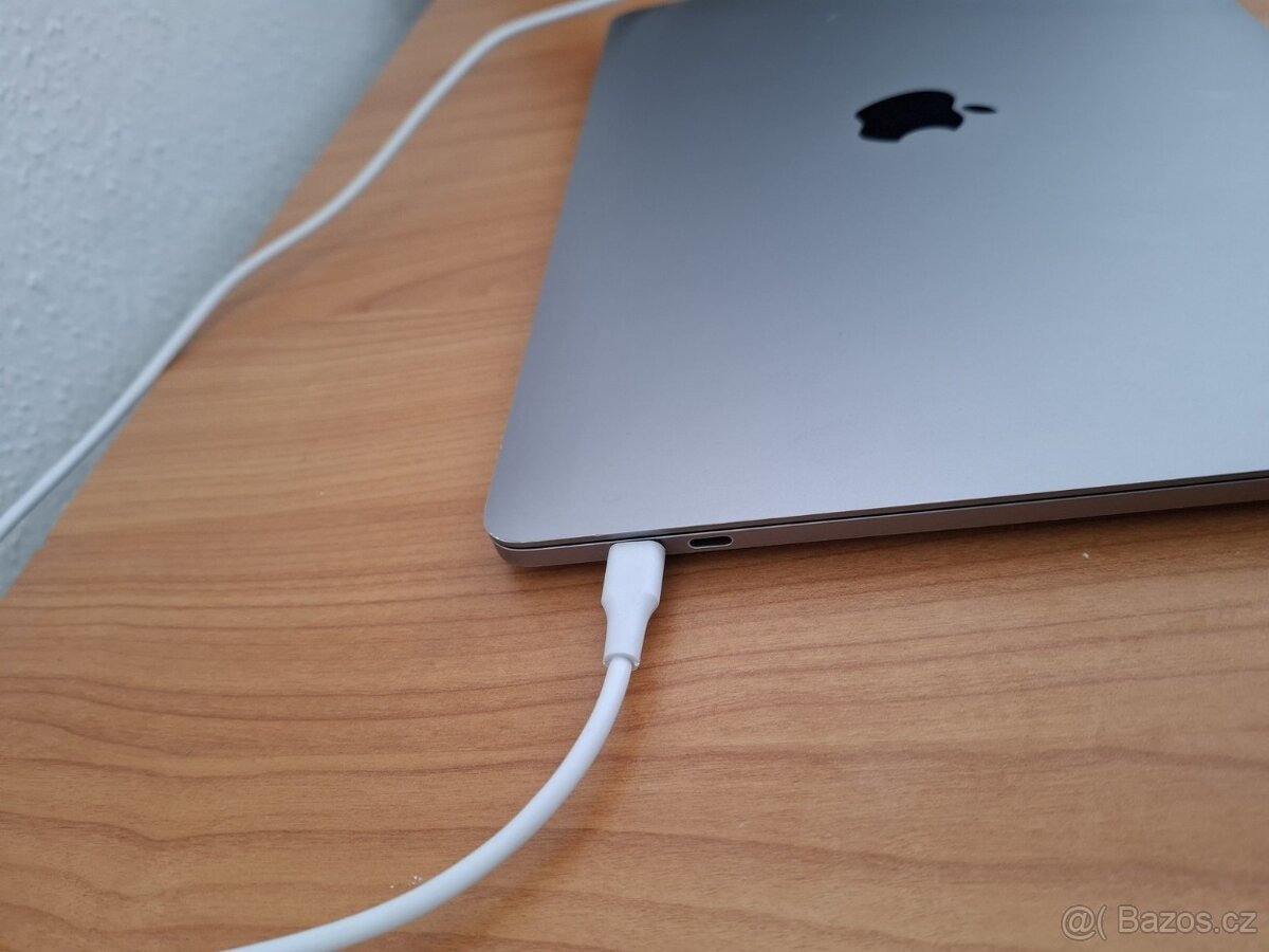 MacBook PRO 13 palců i7 8.Gen 16 RAM 512SSD - 7
