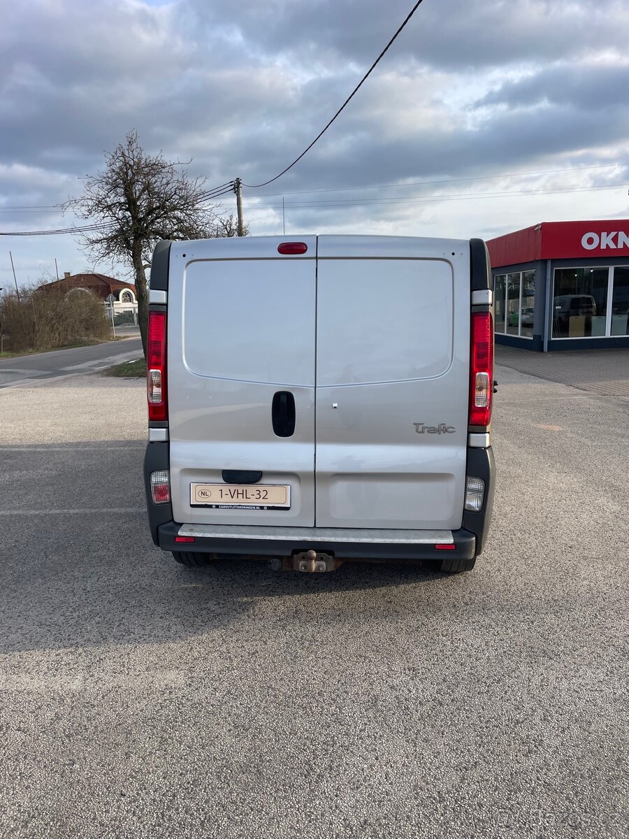 Renault Trafik 2.5 - 7