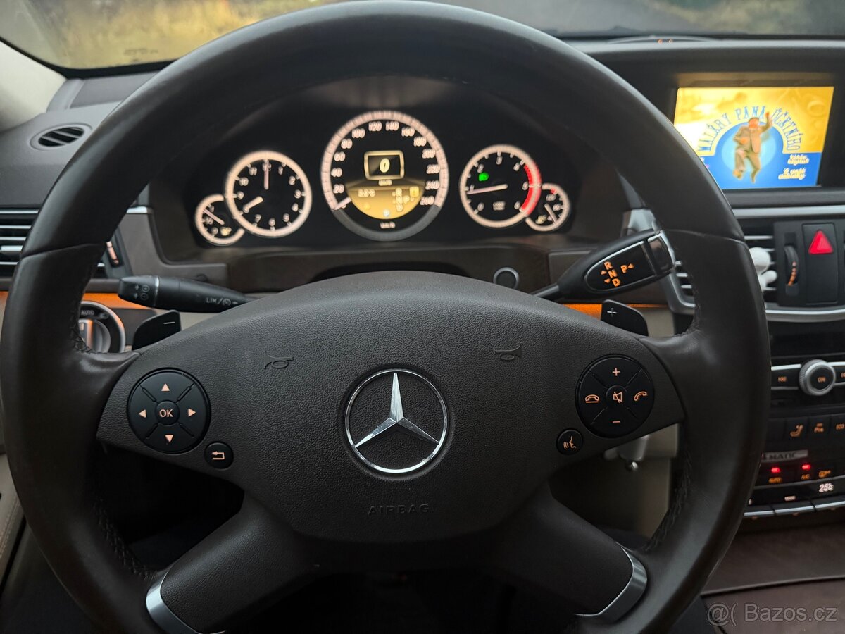 Mercedes E 250 4 matic 4x4 , max výbava, top stav - 7