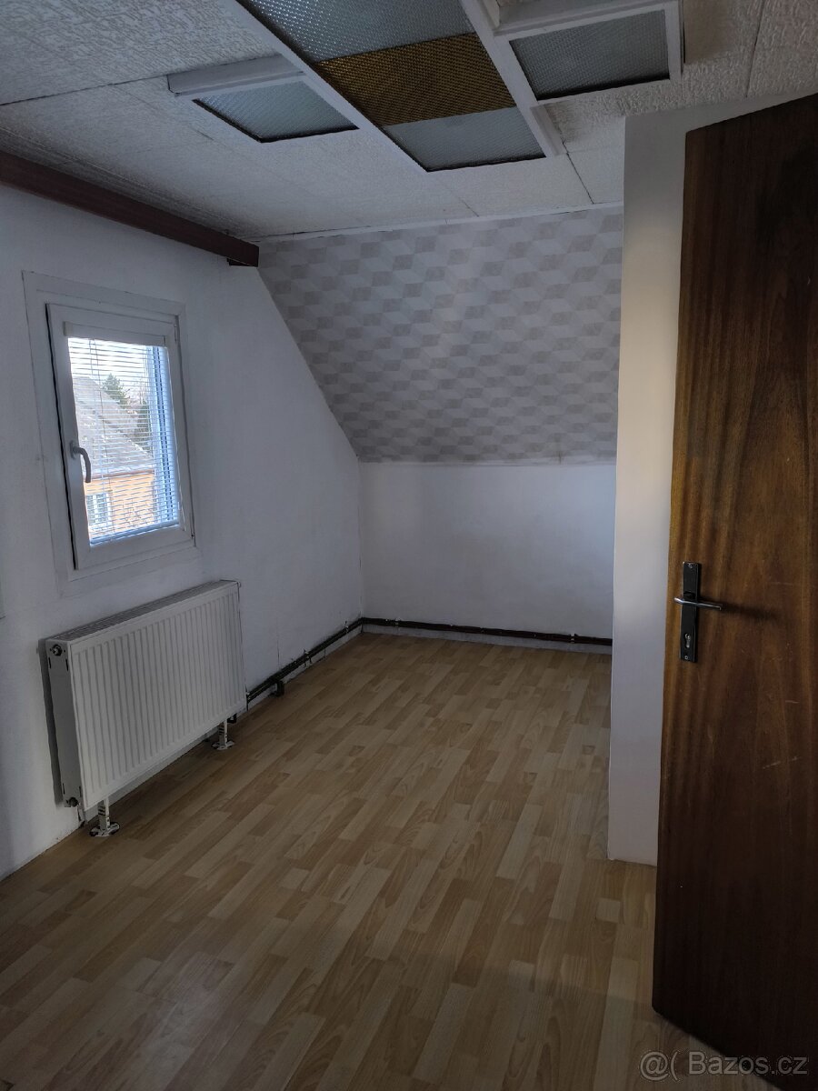 Pronájem podkrovního bytů 2+1 - 7